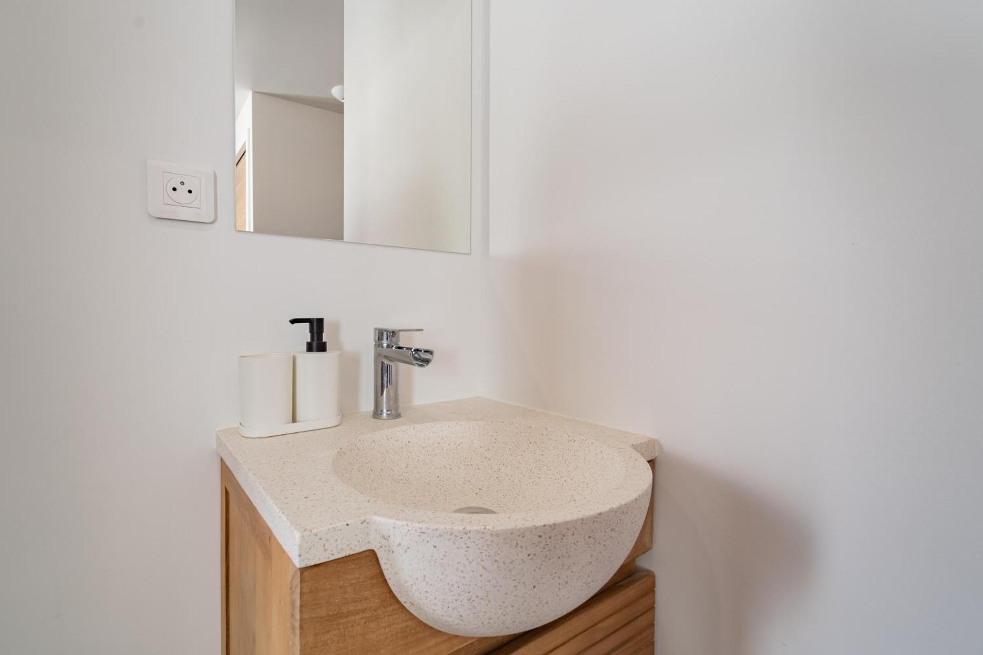 Apartment Nets - Saint Lazare